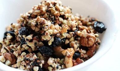 Φαγόπυρο με αποξηραμένα φρούτα για απώλεια βάρους